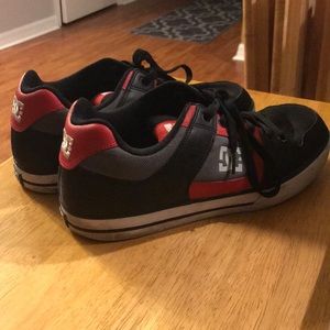Size 10.5 DC skate shoes